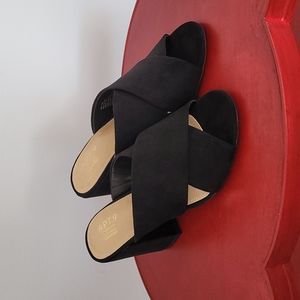 NWOT Black Heeled Sandals sz 7